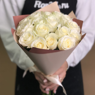Букет из 17 белых роз (40 см)