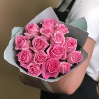 15 розовых роз 50 см