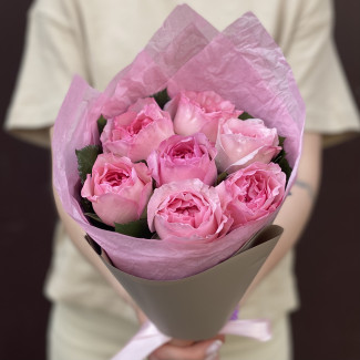 Букет из 7 розовых пионовидных роз